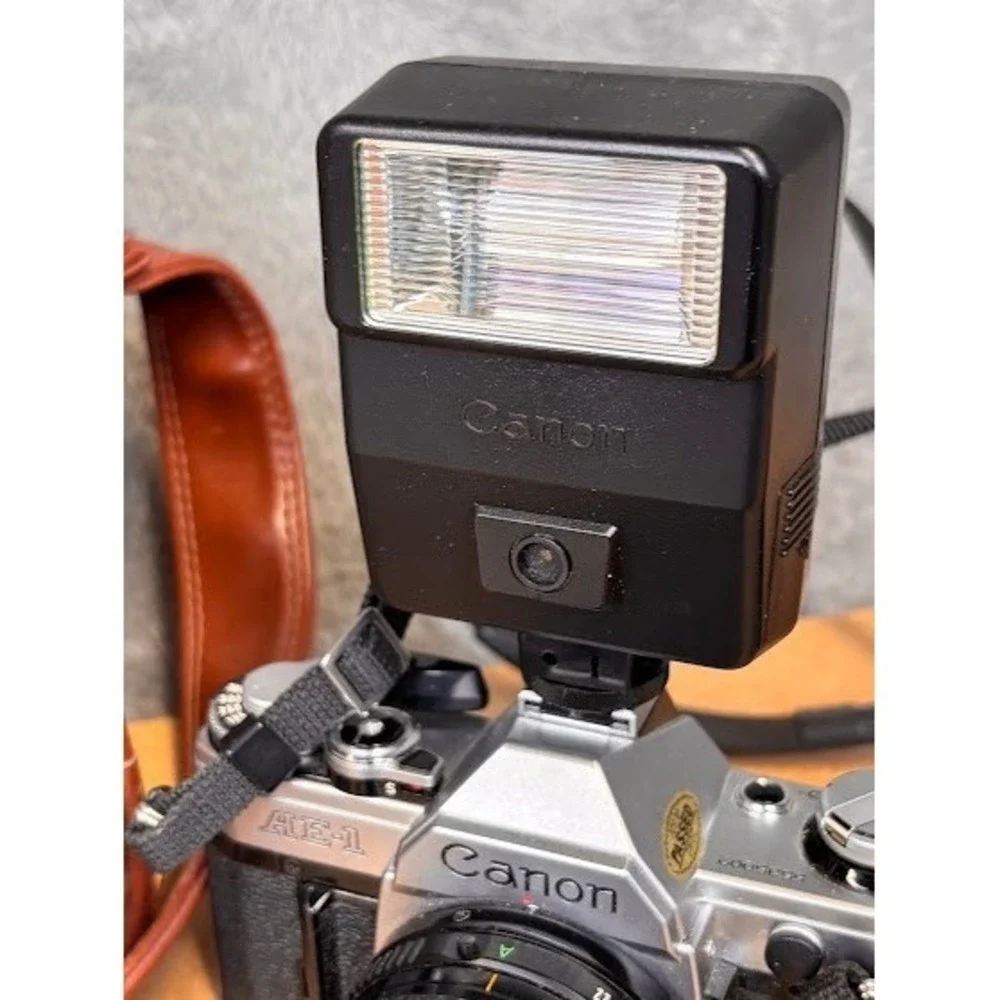 Canon AE-1 35mm Film SLR Camera‎ 35-70mm Lens Speedlite 155A Flash Case Bundle